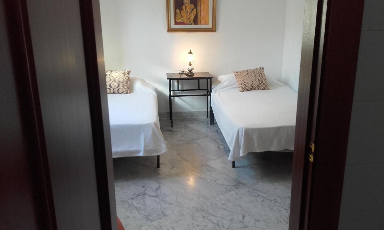 Casa-B- Pequeno Conjunto Adosados Apartment La Caleta-Guardia Luaran gambar